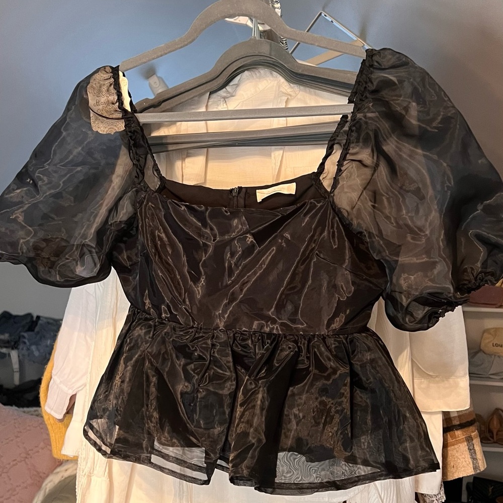 Brand new top! Super cute but doesn’t fit a larger chest 😂